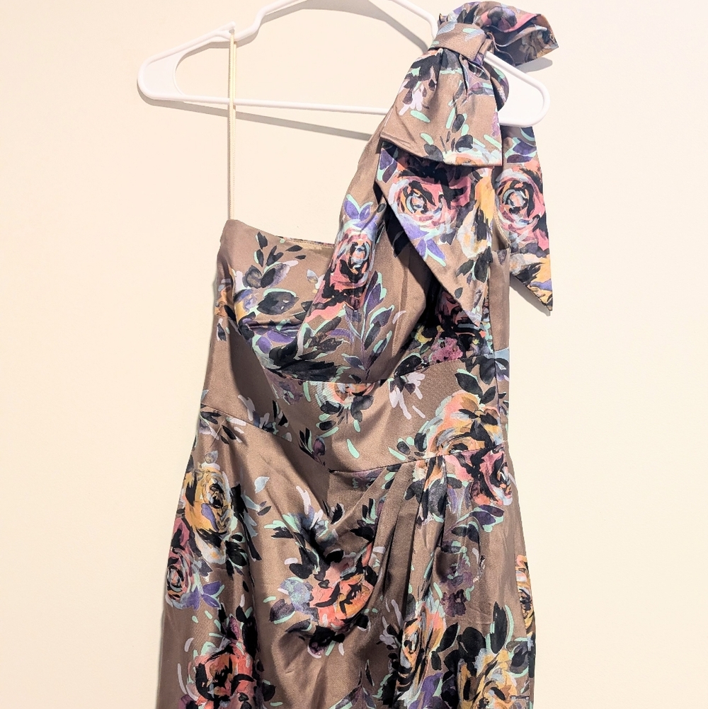 Trina Turk Silk Taupe One-Shoulder Floral Bow Dress Size 8 - Picture 8 of 8